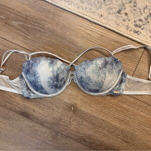 PINK Victoria's Secret Blue and White Bra